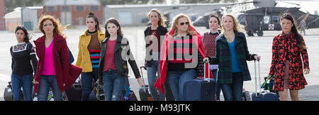 DATE DE SORTIE : Décembre 22, 2107 Title : Pitch Perfect 3 Studio : Universal Pictures Réalisateur : Trish Sie Résumé : Après leur victoire au championnat du monde, l'maintenant séparé Bellas réunir pour un dernier concours de chant à un usage d'outre-mer visite guidée, mais face à un groupe qui utilise à la fois des instruments et des voix. Avec : (de G à D) Flo (CHRISSIE FIT), Chloe (Brittany Snow), Emily (Hailee Steinfeld), Beca (ANNA KENDRICK), Jessica (JAKLE KELLEY), Fat Amy (REBEL WILSON), Ashley (SHELLEY REGNER), Aubrey (ANNA CAMP) et Lilly (HANA MAE LEE. (Crédit Image : © Universal Pictures/photos) Banque D'Images