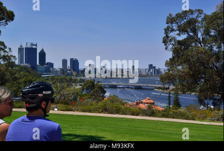 Sur la ville de Perth et la rivière Swan de Kings Park et le Jardin botanique de l'ouest de l'Australie Banque D'Images