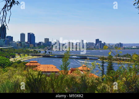 Sur la ville de Perth et la rivière Swan de Kings Park et le Jardin botanique de l'ouest de l'Australie Banque D'Images