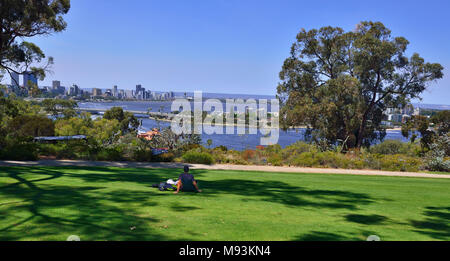 Sur la ville de Perth et la rivière Swan de Kings Park et le Jardin botanique de l'ouest de l'Australie Banque D'Images