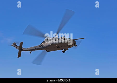UH-60 Black Hawk hélicoptères volant à Arizona air show Banque D'Images