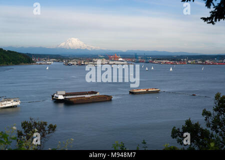 Les amateurs de bateau s'envole dans le Puget Sound dans l'ouest de Washington à Tacoma Banque D'Images