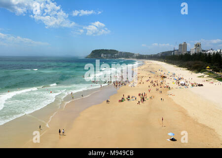 Vue sur la plage de Burleigh Heads sur la Gold Coast du Queensland, Australie. Banque D'Images