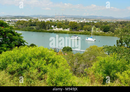 Vue sur Gladstone, Queensland, Australie, vers l'usine. Banque D'Images