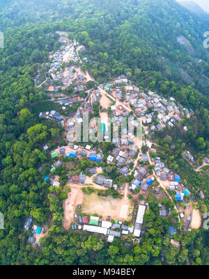 Photographie aérienne Bann Mong Kunchangkien le dernier village de la tribu Mong hill sur Doi Pui Banque D'Images