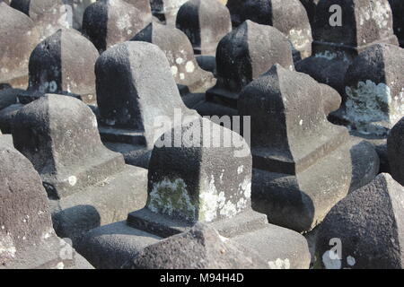 Sculpture détaillée des reliefs du temple de Prambanan, l'un des plus beaux temples hindous d'Indonésie, l'un des patrimoines mondiaux de l'UNESCO Banque D'Images