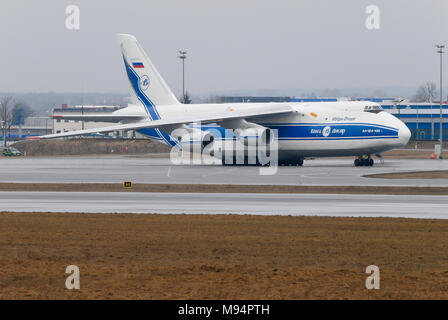 Gdansk, Pologne. Mar 22, 2018. Avions à réaction de transport aérien stratégique russe Antonov An-124-100 Ruslan administré par Volga-Dnepr Airlines à Gdansk Lech Walesa Airport à Gdansk, Pologne. 22 mars 2018 © Wojciech Strozyk / Alamy Live News Banque D'Images