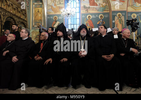 Jérusalem, Israël, le 22 mars 2018, les dirigeants chrétiens de prendre part à une liturgie pendant la célébration de l'Archevêque Yasser Al-Ayyash Rasmi Hanna qui a été nommé comme le nouveau Vicaire Patriarcal grec catholique melkite de Jérusalem à l'intérieur de la cathédrale grecque melkite catholique de l'Annonciation de la vierge ou simplement église Notre Dame de l'Annonciation qui est le siège du Patriarcat melkite catholique d'Antioche et de tout l'est situé dans le quartier chrétien de la vieille ville, Jérusalem Est, Israël Crédit : Eddie Gerald/Alamy Live News Banque D'Images