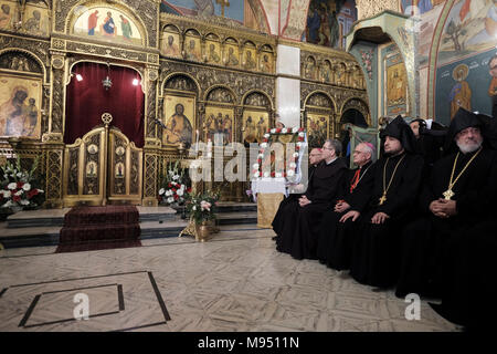 Jérusalem, Israël, le 22 mars 2018, les dirigeants chrétiens de prendre part à une liturgie pendant la célébration de l'Archevêque Yasser Al-Ayyash Rasmi Hanna qui a été nommé comme le nouveau Vicaire Patriarcal grec catholique melkite de Jérusalem à l'intérieur de la cathédrale grecque melkite catholique de l'Annonciation de la vierge ou simplement église Notre Dame de l'Annonciation qui est le siège du Patriarcat melkite catholique d'Antioche et de tout l'est situé dans le quartier chrétien de la vieille ville, Jérusalem Est, Israël Crédit : Eddie Gerald/Alamy Live News Banque D'Images