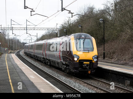 Cross Country Voyager diesel train dans la station Canley, Coventry, West Midlands, Royaume-Uni Banque D'Images
