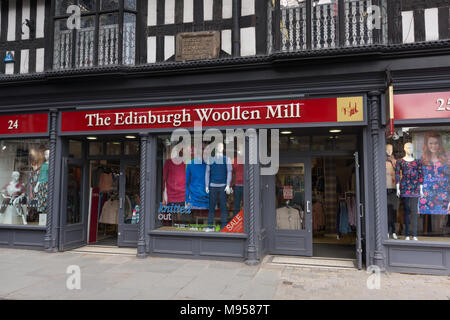 Edinburgh Woollen Mill un détaillant spécialisé en produits d'accueil et de shopping pour les touristes Banque D'Images