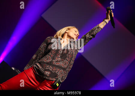 Essen, Allemagne, 3e Mar, 2018. Michelle, chanteuse allemande schlager, vrai nom Tanja Gisela Hewer, connu succès 'Wer Liebe lebt' ou 'Paris', l'exécution à l'événement 2018 Hallengaudi parti Wetzlarer. Crédit : Christian Lademann Banque D'Images