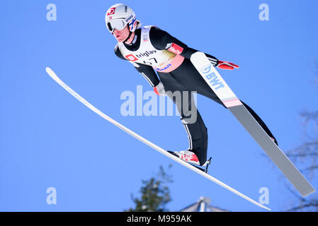 Planica, en Slovénie. Mar 22, 2018. Daniel Andre Tande de Norvège s'élance dans l'air au cours de la qualification au FIS Planica finales de la Coupe du monde de saut à ski le 22 mars 2017 à Planica, en Slovénie. Credit : Rok Rakun/Pacific Press/Alamy Live News Banque D'Images