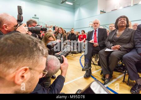 Jeremy Corbyn, chef du parti travailliste, ainsi que des hauts représentants du cabinet fantôme.photographiée avec Diane Abbott Banque D'Images