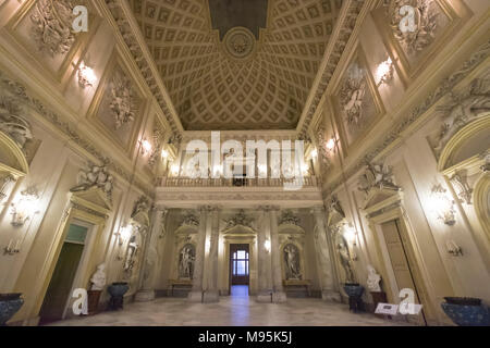 L'Hercules hall,Château Royal de Racconigi, province de Cuneo, Italie. Le château était autrefois la résidence de la Maison Royale de Savoie Banque D'Images