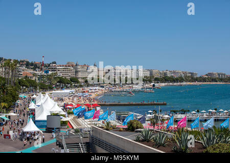 Cannes La Croisette et de la plage, de la Côte d'Azur, France, Europe du Sud Banque D'Images