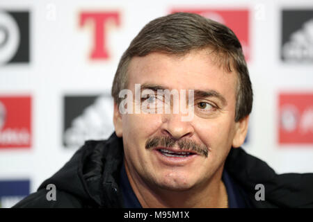 Costa Rica manager Oscar Ramirez lors d'une conférence de presse à Hampden Park, Glasgow. Banque D'Images