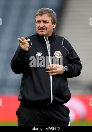 Costa Rica manager Oscar Ramirez lors d'une séance de formation à l'Hampden Park, Glasgow. Banque D'Images