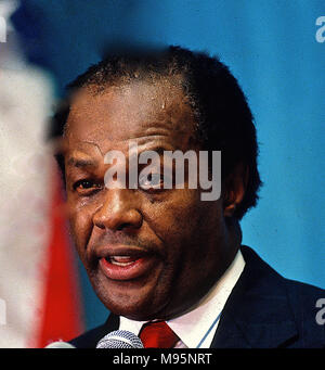 Washington, DC., États-Unis, 1990 D.C. maire Marion Barry répond aux questions des journalistes lors d'une conférence de presse. Credit : Mark Reinstein/MediaPunch Banque D'Images