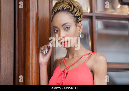 Vêtements West Indian woman posing Banque D'Images