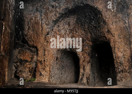 Intérieur de la Tombe de Joseph d'Arimathie un rock anonyme coupe à l'intérieur de la grotte funéraire Chapelle Orthodoxe syriaque de saint Joseph d'Arimathie et Saint Nicodème à l'intérieur de l'église du Saint-Sépulcre à Jérusalem est le quartier chrétien Israël Banque D'Images