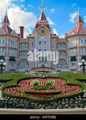 MARNE-LA-VALLÉE, FRANCE - 29 juillet 2016 - Le Disneyland Hôtel à Disneyland Resort Paris Banque D'Images