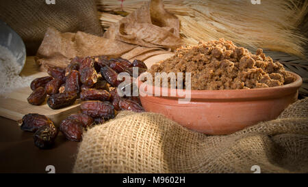 Hunaini, Saudi Arabian Sucreries traditionnelles faites de dates et pain Saj Still Life avec des ingrédients Banque D'Images