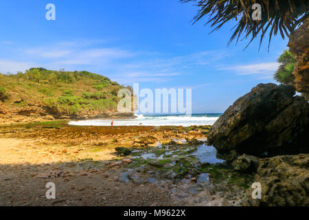 Pantai Timang est situé dans Gunungkidul regency, région spéciale de Yogyakarta. Distance à la plage de Wonosari environ 35 km. Banque D'Images