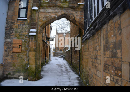 Church Lane & Musée signe dans le marché de la ville historique de Sherborne Dorset, si au cours de la soi-disant mini bête de la tempête de l'Est, mars 2018. Banque D'Images