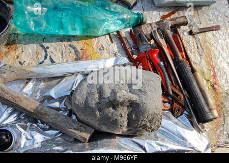 Capo Sasso - Le sculpteur concrètes vous ne regardez jamais un sac de béton tout à fait de la même façon. Banque D'Images