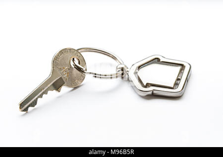 Clé de la maison à un porte-clés avec maison & design Banque D'Images