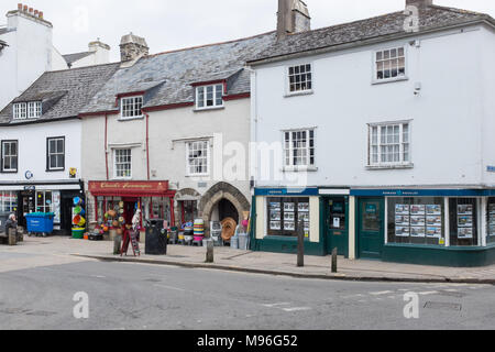 Boutiques dans North Street dans l'ancienne ville de stannary Ashburton dans le Dartmoor National Park, Devon Banque D'Images