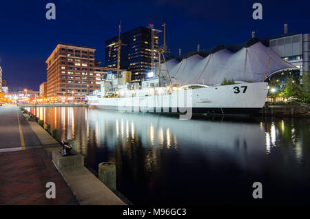 US Coast Guard Cutter Taney amarré dans le port intérieur de Baltimore, Maryland Banque D'Images