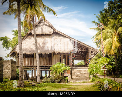 Maison en bois dans un village traditionnel typique du sud de l'île de Flores, à l'Est de Nusa Tenggara, en Indonésie. L'architecture locale. Banque D'Images