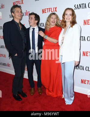 Timothy Olyphant, Skyler Gisondo, Drew Barrymore et Liv Hewson arrivent ...
