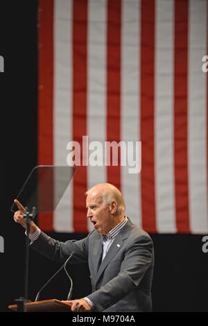 TAMARAC, Floride - 28 SEPTEMBRE : le Vice-président américain Joe Biden parle pendant un événement de campagne à Kings Point. Biden continue de faire campagne à travers le pays avant les élections générales. Le 28 septembre 2012 de Tamarac, Floride. People : Joe Biden Banque D'Images