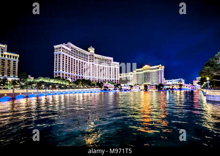 Le Bellagio fontaine affichage la nuit. Las Vegas, Narvarda, U.S.A Banque D'Images