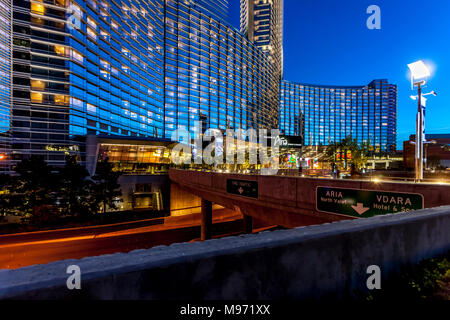 Vue de l'Aria Resort and Casino Las Vegas, au crépuscule, Narvarda, U.S.A Banque D'Images