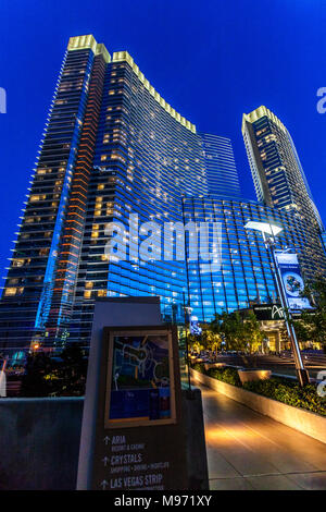 Vue de l'Aria Resort and Casino Las Vegas, au crépuscule, Narvarda, U.S.A Banque D'Images