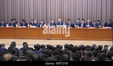 Beijing, Chine. Mar 23, 2018. Zhao Leji, membre du Comité permanent du Bureau politique du Comité central du Parti communiste chinois (PCC) et secrétaire de la CPC Commission centrale de contrôle disciplinaire (CCDI), prend la parole à une réunion en présence de la commission de surveillance nationale et du CCBP fonctionnaires à Beijing, capitale de Chine, le 23 mars 2018. Commission de surveillance nationale de la Chine a été officiellement inaugurée par une cérémonie vendredi. Crédit : Li Tao/Xinhua/Alamy Live News Banque D'Images