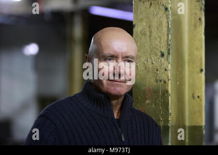 Edimbourg, Ecosse. UK. 23 mars 2018. Auteur Irvine Welsh en photo avant un événement à Leith's Biscuit Factory présenté par l'Edinburgh International Book Festival et Neu. Reeky pour présenter son nouveau roman, à l'usure de pantalons pour hommes. Rapide et furieux, scabrously drôle et bizarrement déménagement, c'est un retour spectaculaire de l'équipage de Trainspotting. Pako Mera/Alamy Live News. Banque D'Images