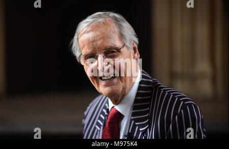 Oxford, UK. Mar 23, 2018. Oxford, UK. 23 mars, 2018. Nicholas Parsons au Festival littéraire d'Oxford Oxford,Vendredi, 23 mars 2018 . Nicholas effectue "Juste un rire une minute de un one-man show de comédie à la Bodleian : Divinity School. Crédit : Richard Cave/Alamy Live News Banque D'Images