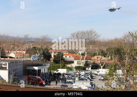 Trèbes, France 23 mars 2018 un homme armé prétendant allégeance à l'État islamique (EST) a été tenue en otage dans les supermarchés U Trèbes. La police française a lancé un raid sur le terrorisme le supermarchés un mort sur le crédit d'agression : Sebastien Lapeyrere/Alamy Live News. Banque D'Images