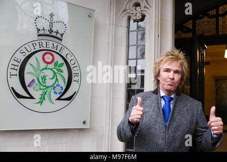 Des Plombiers Pimlico directeur Charlie Mullins arrive à la Cour suprême pour un cas juridique dans l'économie. concert controversé Plombiers Pimlico lutte contre une décision antérieure qu'un plombier pour l'entreprise était en fait à l'emploi et le droit à rémunération et autres avantages. Gary Smith a introduit le dossier d'origine, affirmant qu'il n'était pas à son compte en tant que plombier Pimlico dit, vue prise en charge par un tribunal du travail. Avec : Charlie Mullins Où : London, Royaume-Uni Quand : 20 février 2018 Source : WENN Banque D'Images