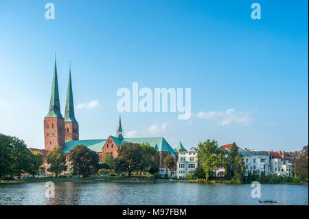 Vue sur l'étang d'Muehlenteich la Cathédrale, Lubeck, mer Baltique, Schleswig-Holstein, Allemagne, Europe Banque D'Images