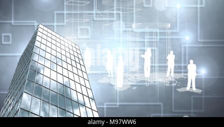 Haut édifice avec des gens silhouettes et formes Banque D'Images