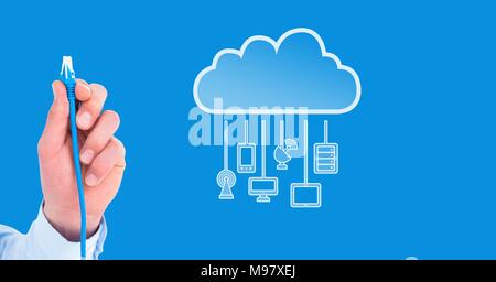 Main tenant la connexion de fil avec les périphériques cloud Banque D'Images
