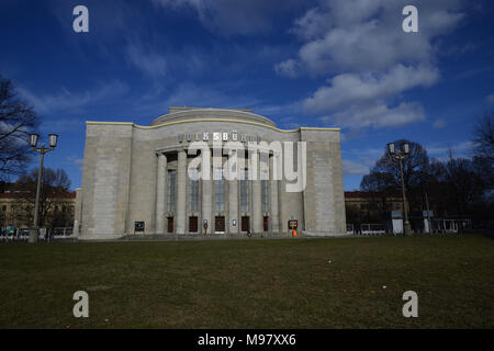 Berlin Volksbühne am Rosa-Luxemburg-Platz à Berlin Mitte : Deutschland, Berlin, MITTE (c) J.A.Fischer - 29496 Wittfeitzen brut 8 - Riga - phon Banque D'Images