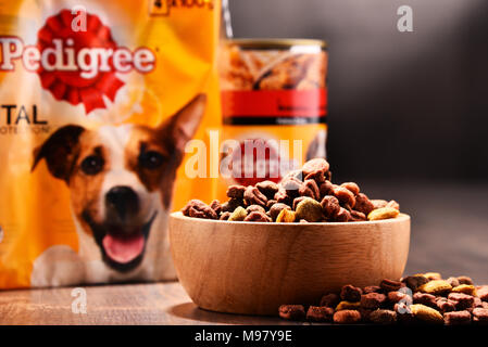 POZNAN, POLOGNE - DEC 21, 2018 Produits : Aliments pour chiens Pedigree de Petfoods, filiale du groupe américain Mars, Incorporated, dont le siège social est situé à McLean, V Banque D'Images