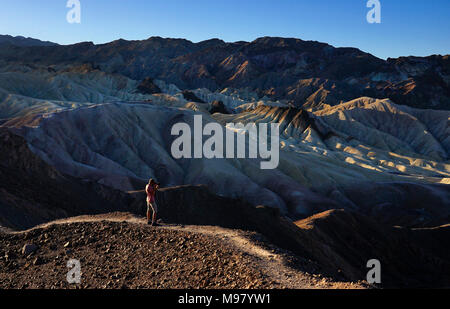 Photographe à Zabriskie point, Death Valley National Park, California,Nord,USA Banque D'Images